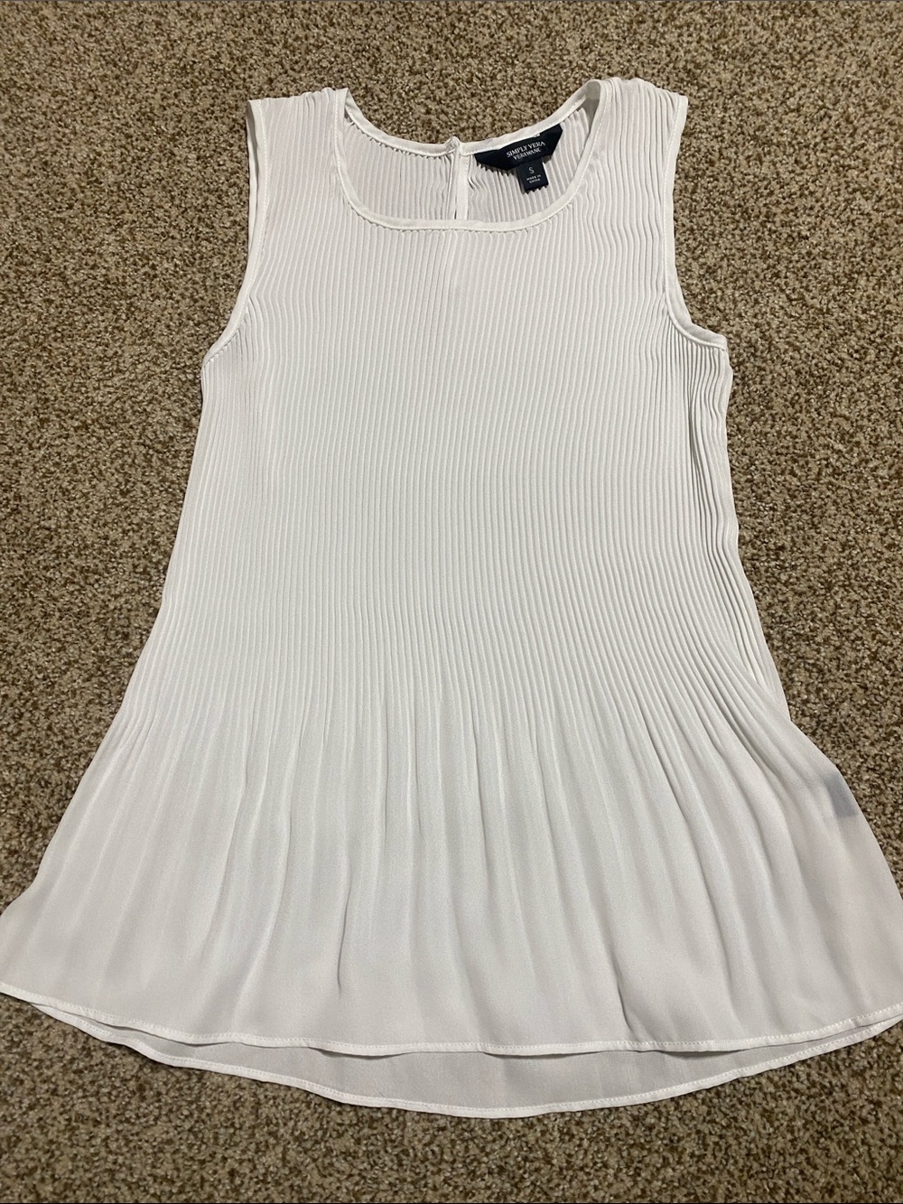 Sleeveless Vera Wang dress shirt.